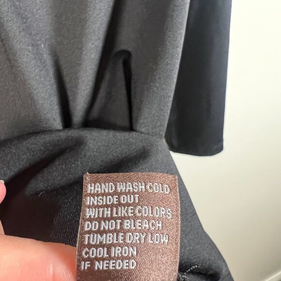 J. Mclaughlin Durham Ruffle Neck Top Size Large Black Catalina Cloth Travel Work - Picture 9 of 9